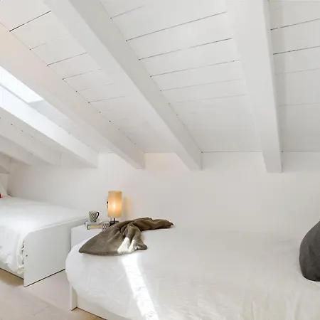 Appartamento Lake View Flat With Parking & Shared Pool