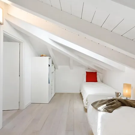 Lake View Flat With Parking & Shared Pool Appartement